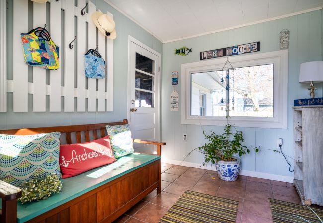 House in South Haven - Welcome to Anchors Away House in South Haven - Welcome to Anchors Away