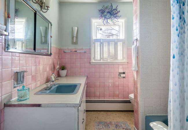 House in South Haven - Welcome to Anchors Away House in South Haven - Welcome to Anchors Away