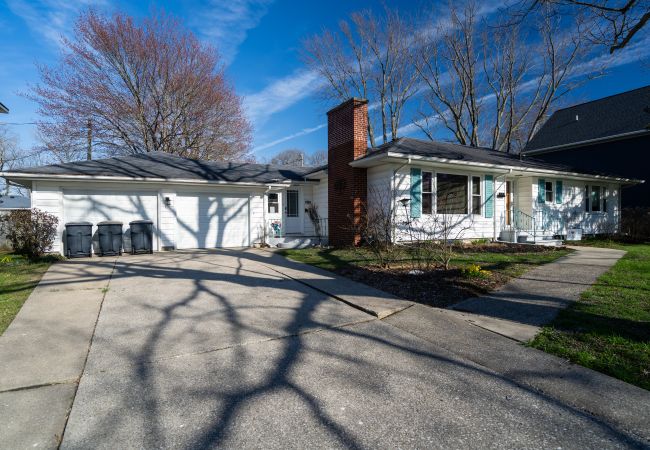 House in South Haven - Welcome to Anchors Away House in South Haven - Welcome to Anchors Away