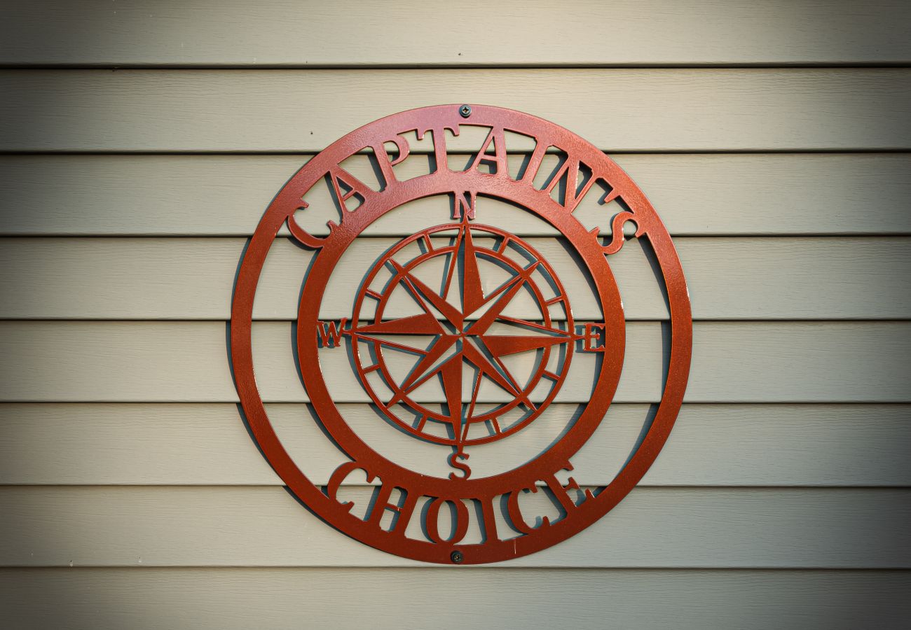 House in South Haven - Welcome to Captain's Choice