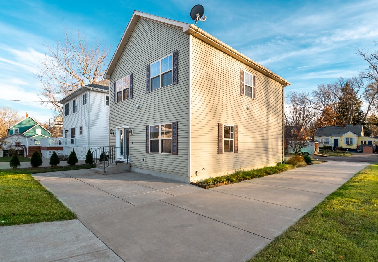 House in South Haven - Welcome to Captain's Choice
