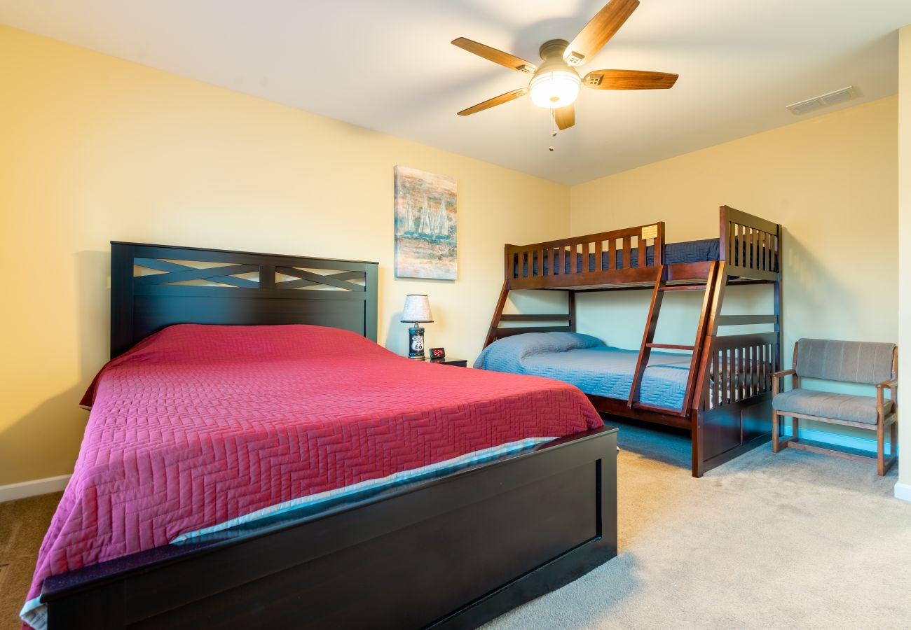 House in South Haven - Welcome to Captain's Choice