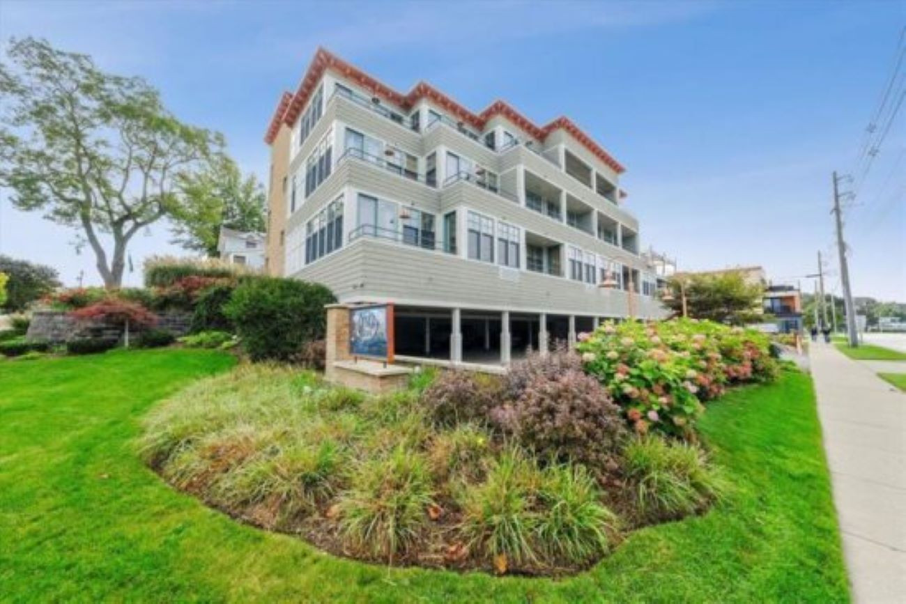 to South Harbor Hideaway Condominiums in Grand Haven