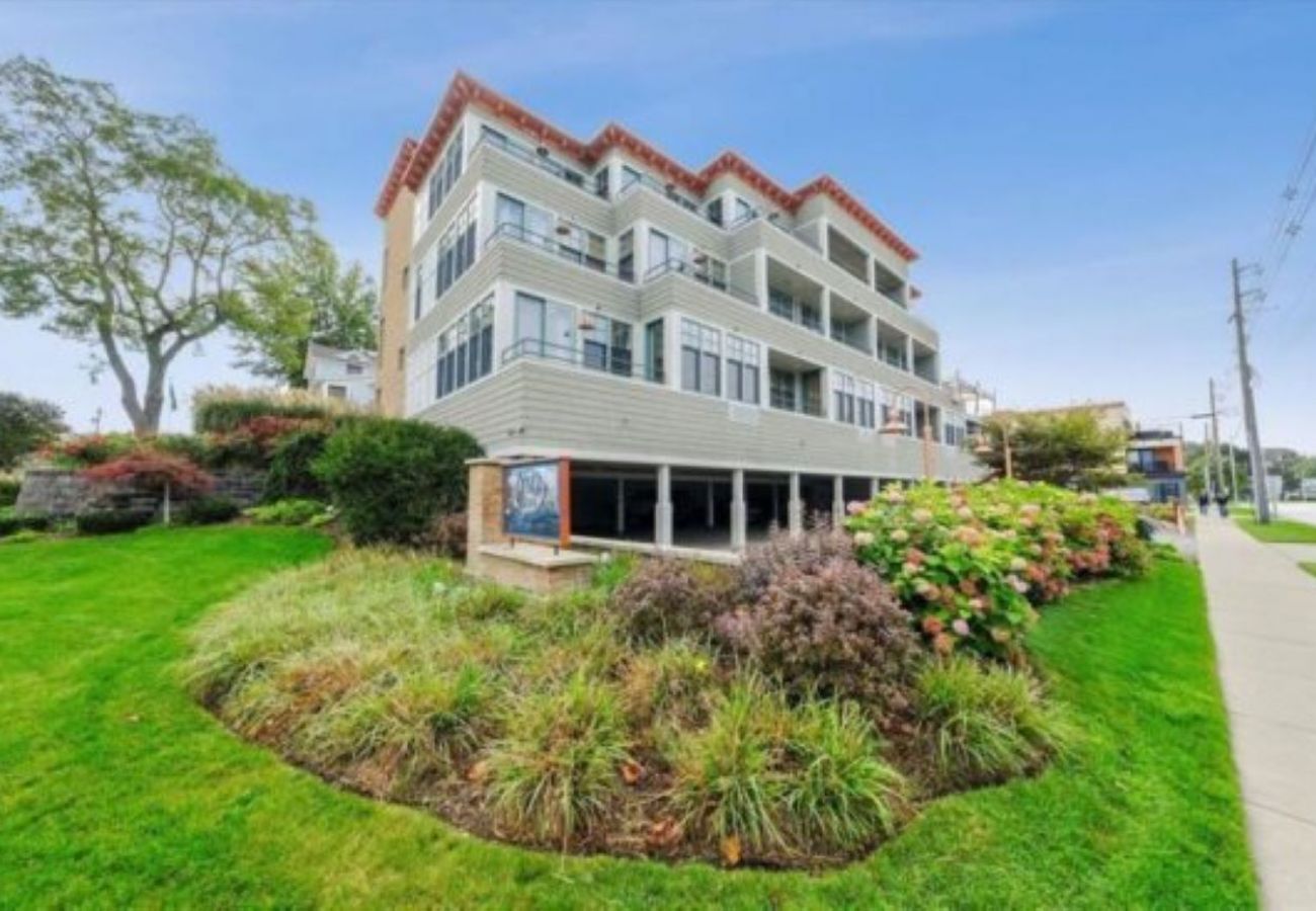 Condominium in Grand Haven - Welcome to South Harbor Hideaway