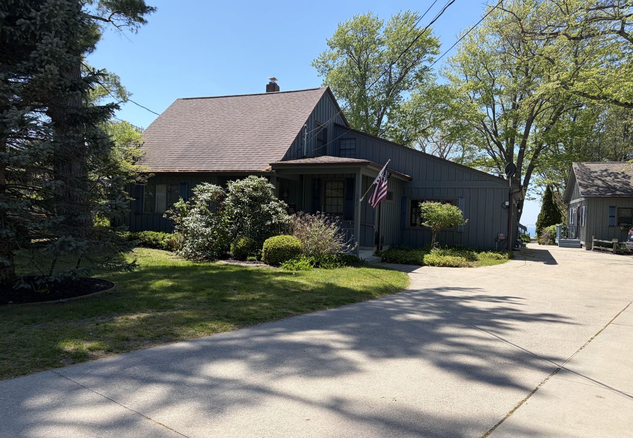 House in South Haven - Endless Sunsets Main House