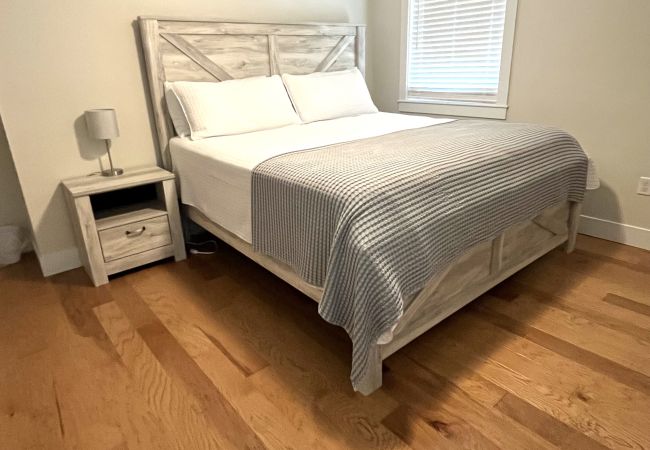 House in South Haven - Welcome to Monroe Manor  House in South Haven - Welcome to Monroe Manor