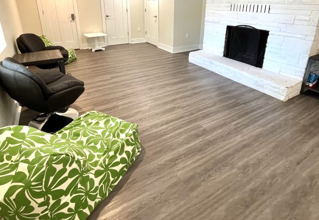 House in South Haven - Welcome to Monroe Manor  House in South Haven - Welcome to Monroe Manor