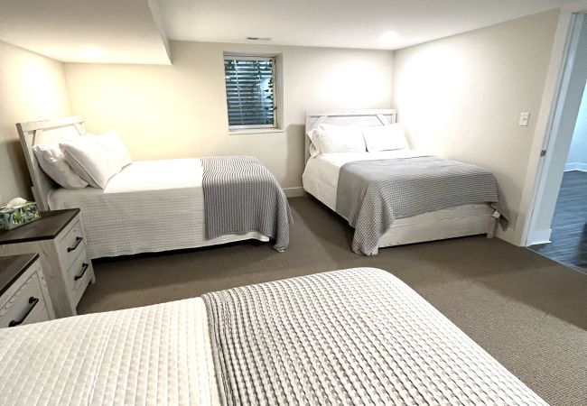 House in South Haven - Welcome to Monroe Manor  House in South Haven - Welcome to Monroe Manor