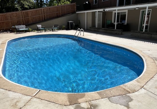 House in South Haven - Welcome to Monroe Manor  House in South Haven - Welcome to Monroe Manor