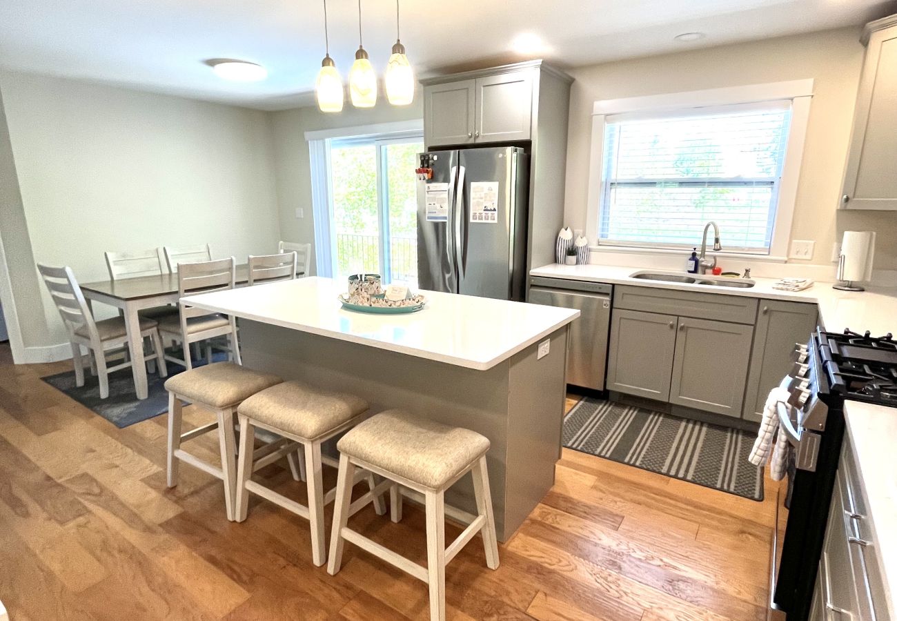 House in South Haven - Welcome to Monroe Manor 