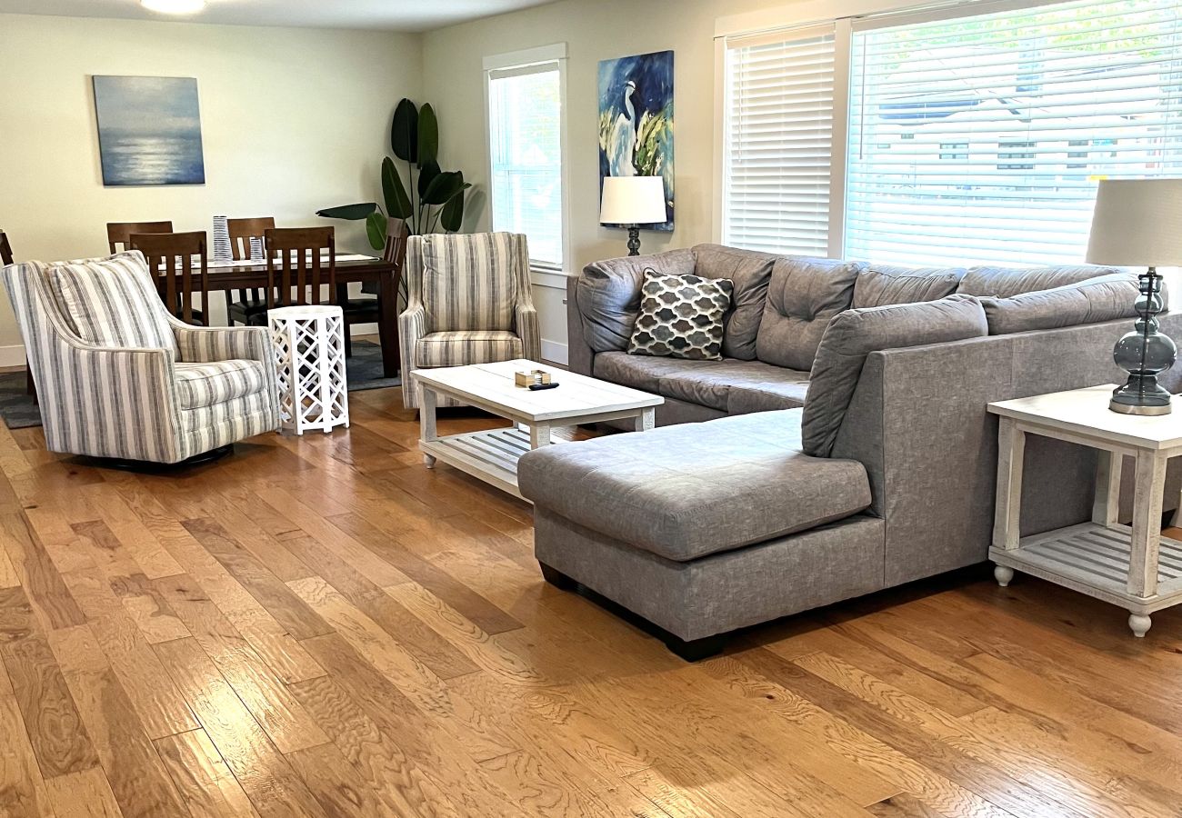 House in South Haven - Welcome to Monroe Manor 