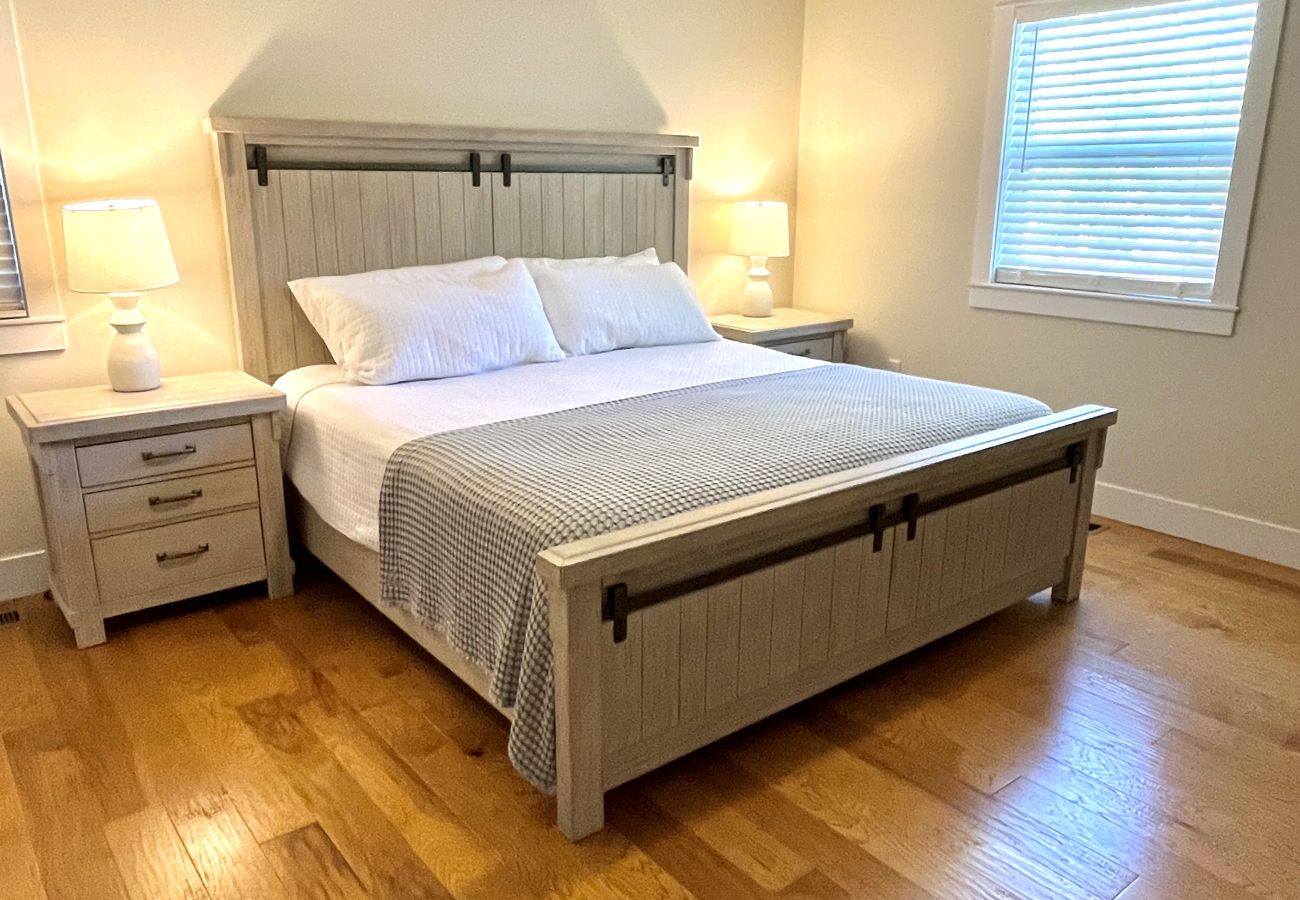 House in South Haven - Welcome to Monroe Manor 
