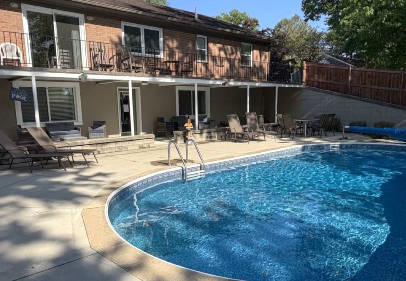 House in South Haven - Welcome to Monroe Manor 