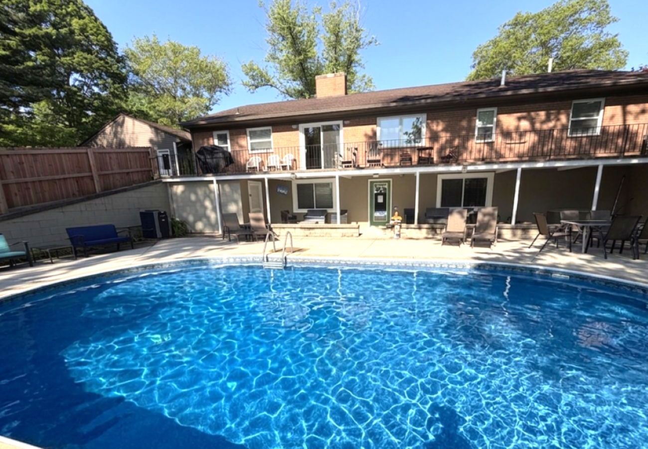 House in South Haven - Welcome to Monroe Manor 