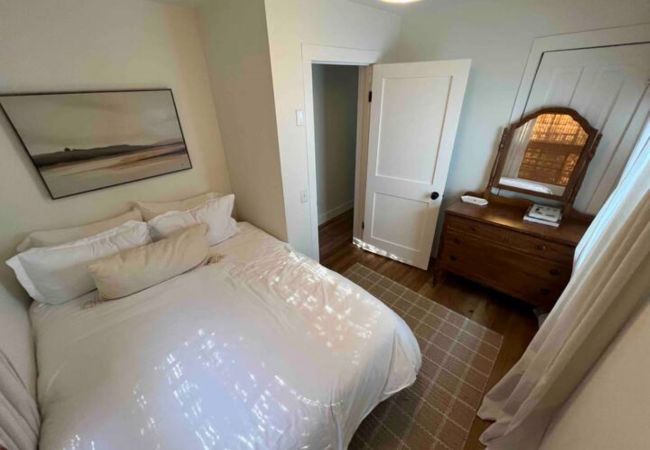 Cabin in South Haven - The Packard 10 on North Shore Cabin in South Haven - The Packard 10 on North Shore