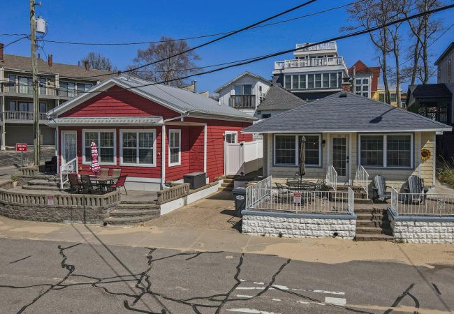 Cabin in South Haven - The Red Haven on North Beach Cabin in South Haven - The Red Haven on North Beach