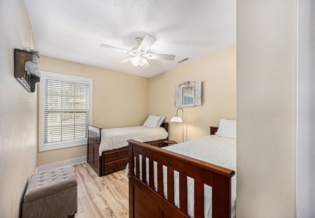 Cabin in South Haven - The Red Haven on North Beach Cabin in South Haven - The Red Haven on North Beach